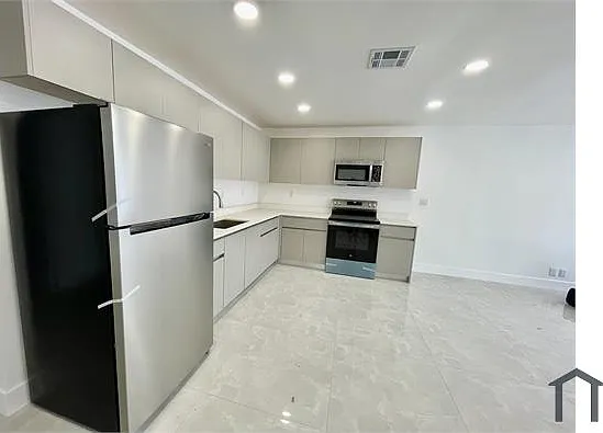 3 bed, 1215 sqft, $2,800 — Photo 4