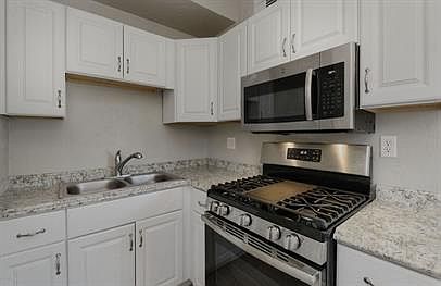 4th image of 3848 E 32nd St #3