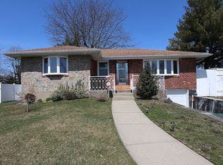 135 Seaman Rd, Jericho, NY 11753