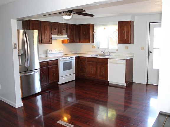 2nd image of 26 Yorktown Ct #26