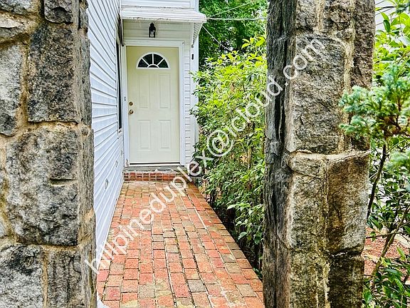 Private entrance to unit.