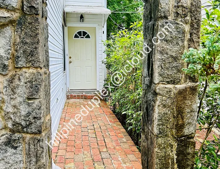 Private entrance to unit.