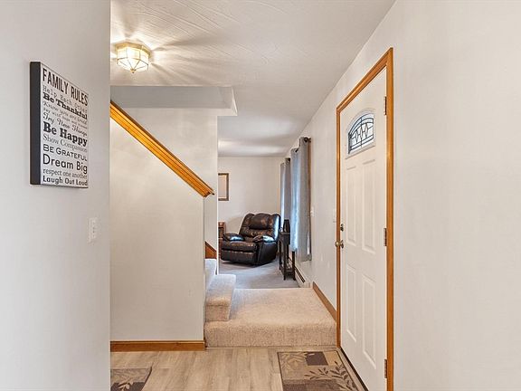 5th image of 8 Biscuit Hill Dr