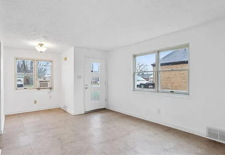 3929 Fulton Ave — Photo 4