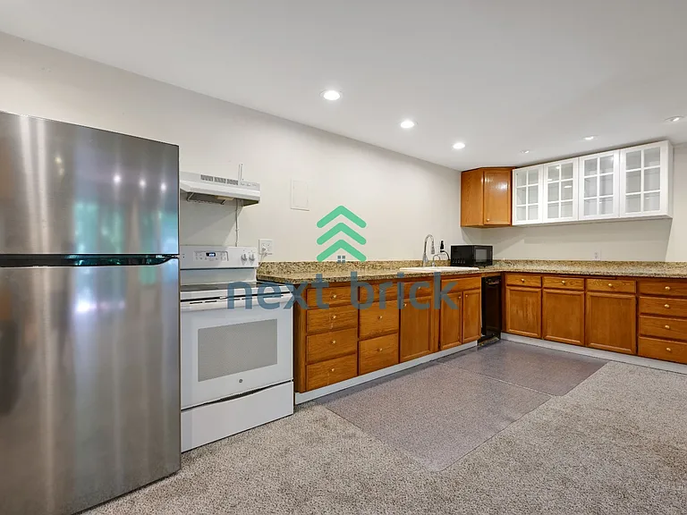21638 SE 32nd Pl — Photo 4