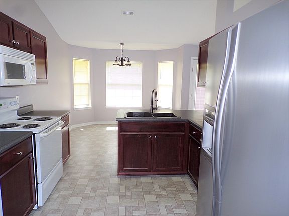 4th image of 4929 Spencer Oaks Blvd