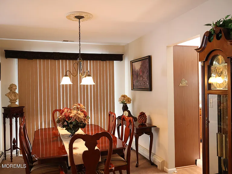 2409 Coral Leaf Rd — Photo 5