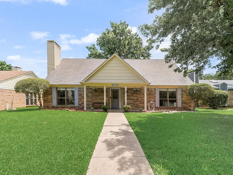 1022 Melissa Ln — Photo 1