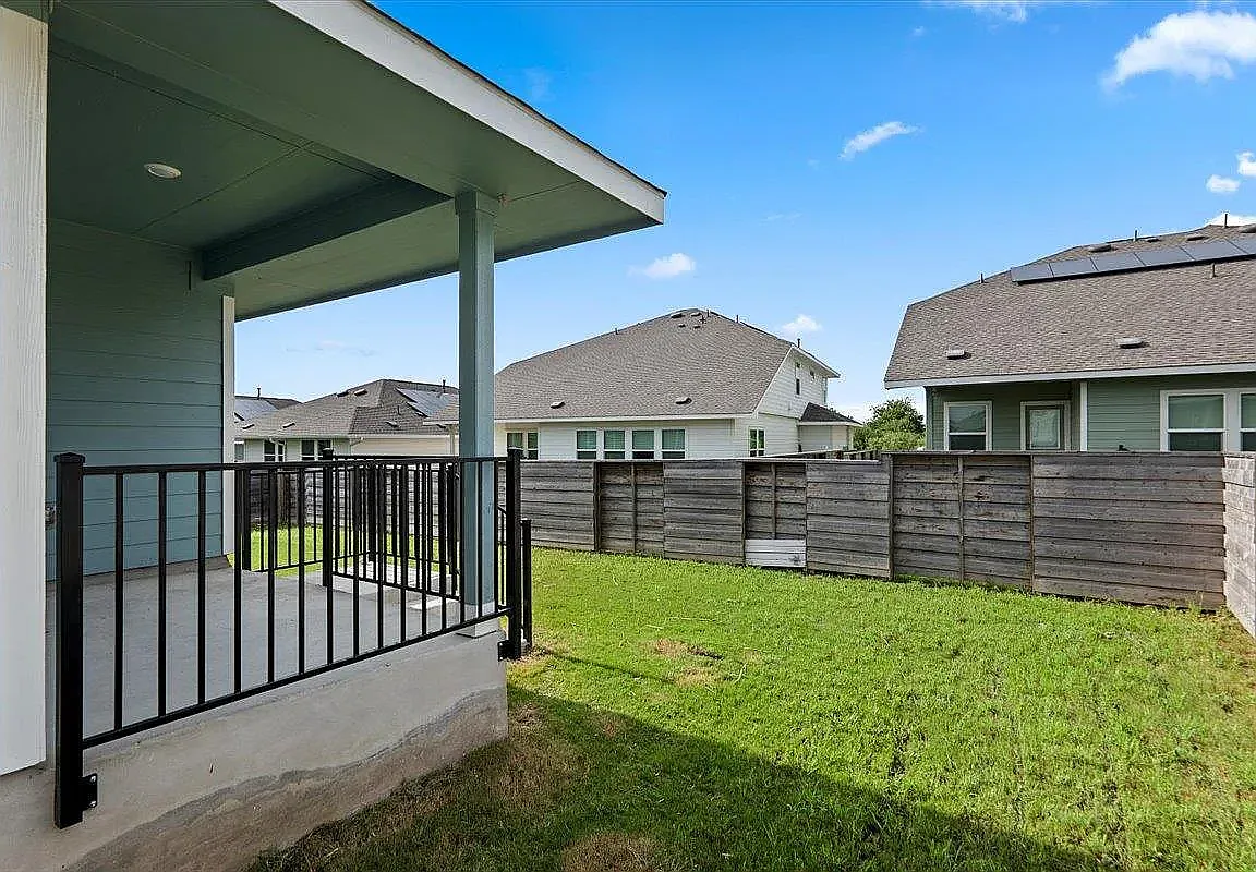 4 bed, 2303 sqft, $2,599 — Photo 4