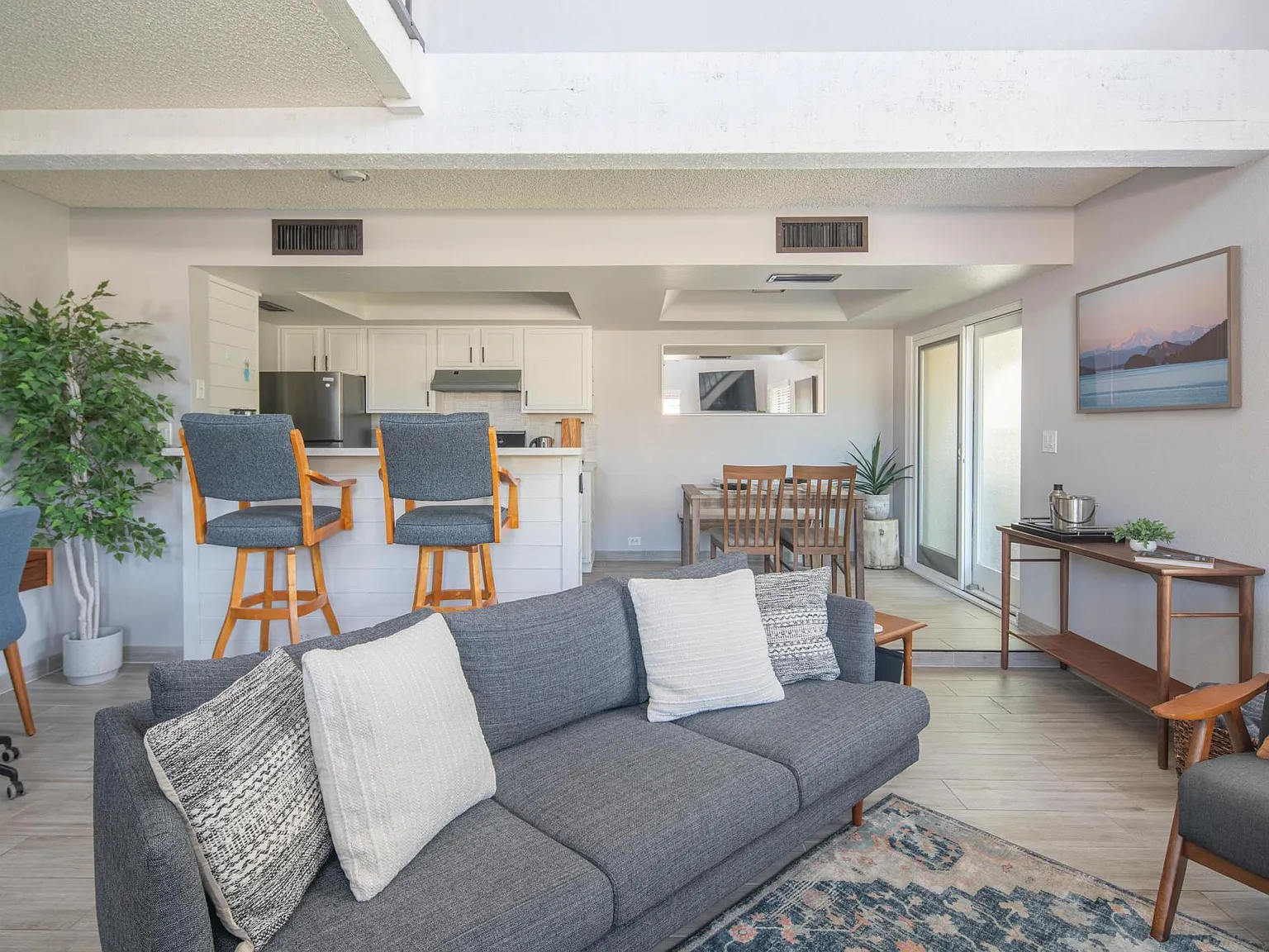 2 bed, 1050 sqft, $2,800 — Photo 3