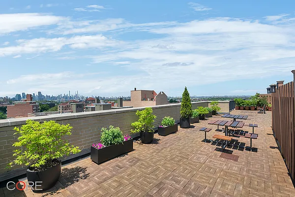 Rented by CORE | media 8