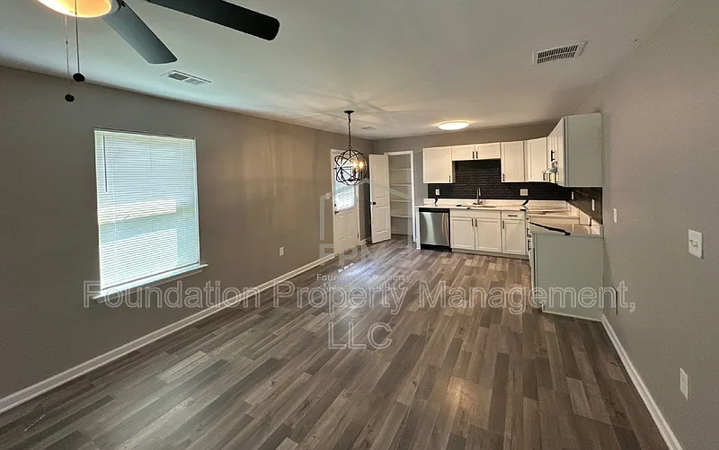 3 bed, 2.0 bath, 1459 sqft, $1,450 — Photo 4