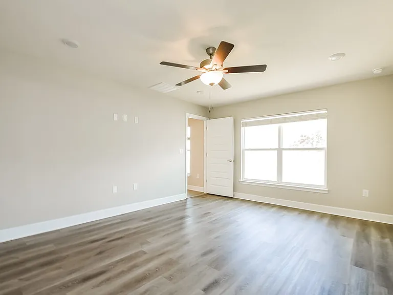 7803 Sloewood Dr — Photo 9