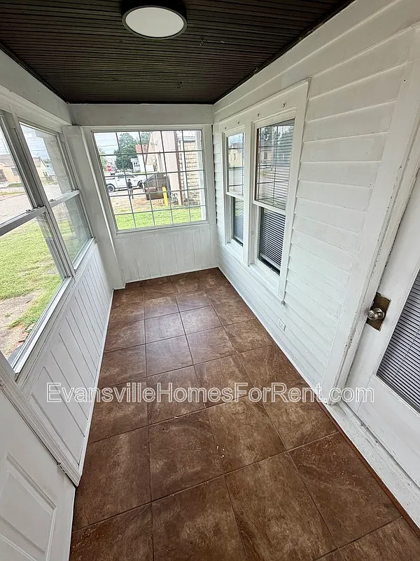 2 bed, 1.0 bath, 1408 sqft, $900 — Photo 2