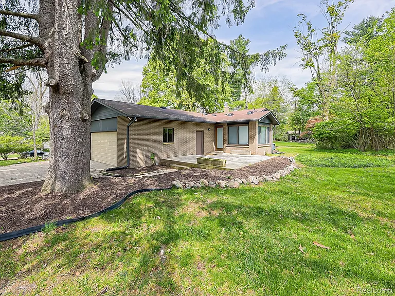 7580 Thornwood St — Photo 14