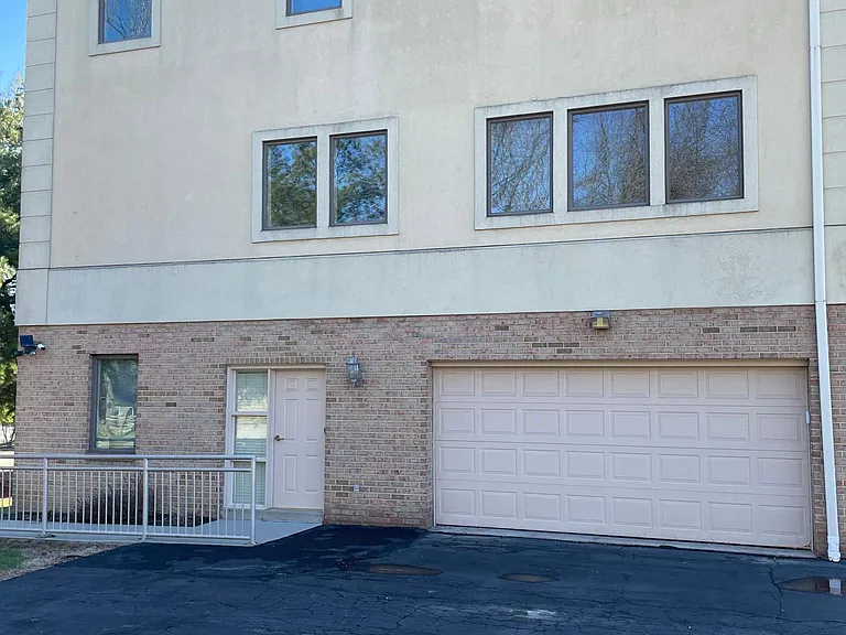 1373 Washington Pike #1 — Photo 2