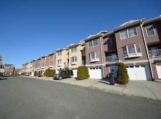10 Harbor Front Ct, Elizabeth, NJ 07208
