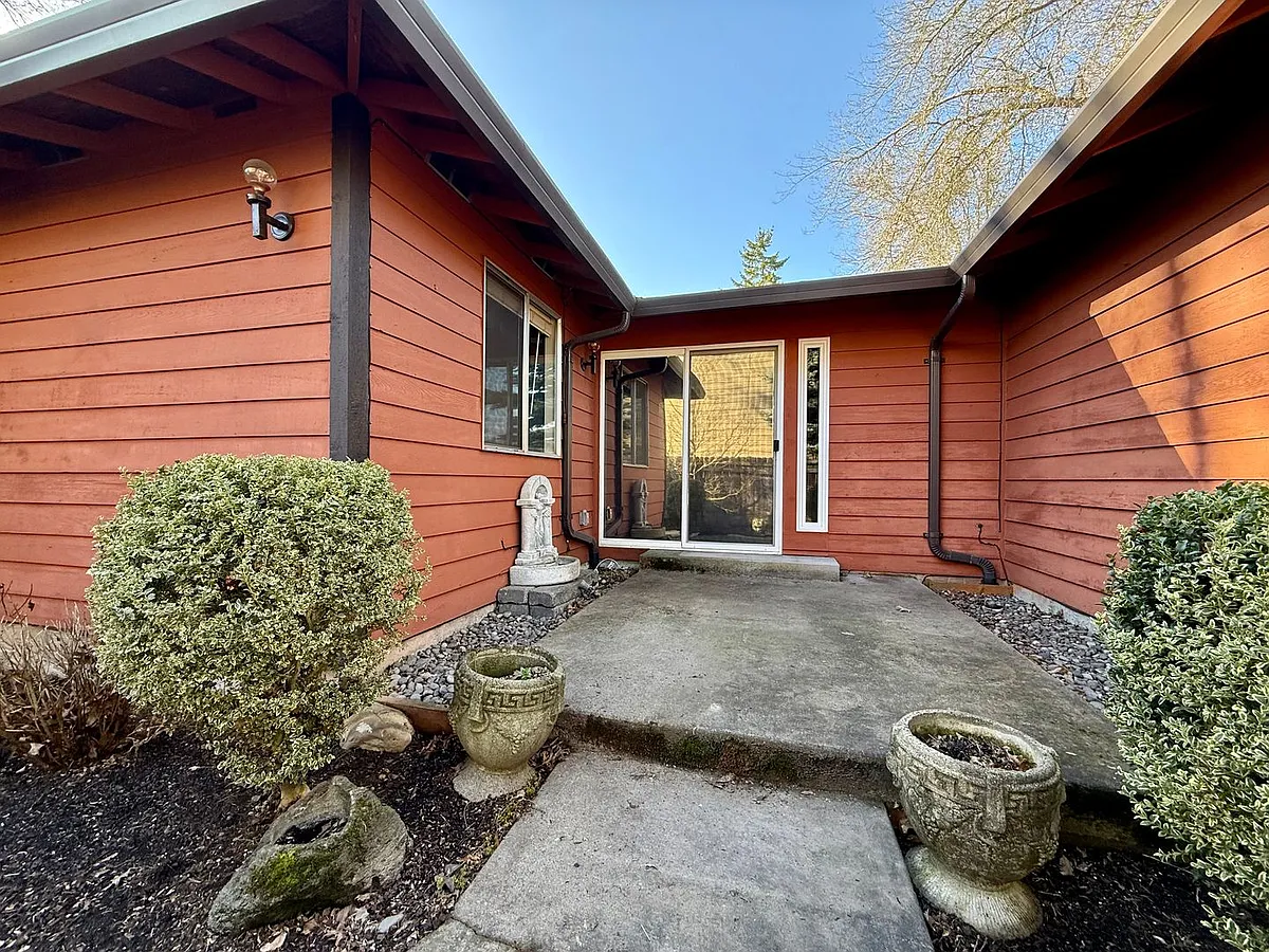 Building Photo - 6918 SW 104th Ave