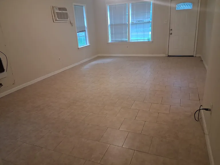1635 Desoto St — Photo 4