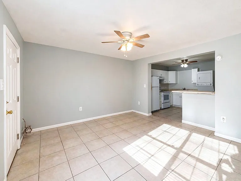 27 Kelly Ave NE #A — Photo 4