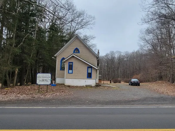 2820 Locust Ridge Rd, Pocono Lake, PA 18347