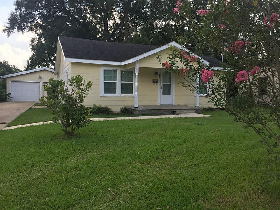 Front of home 906 Fall Street, Lake Charles, LA 70601