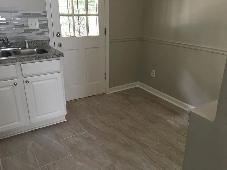 493 N Highland Ave NE #20 — Photo 3