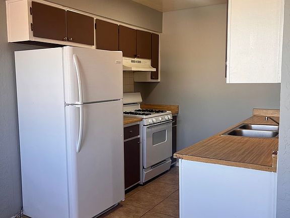 2nd image of 128 General Arnold St NE APT 4