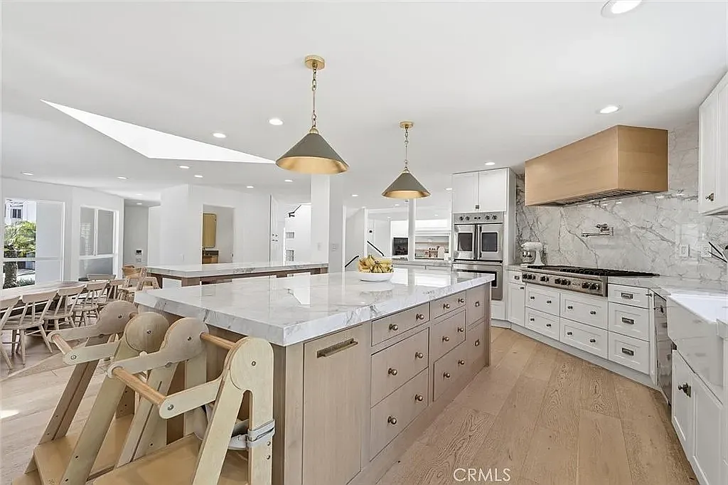 5 bed, 4.5 bath, 4315 sqft, $34,500 — Photo 2