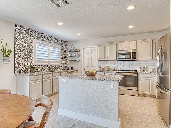 4th image of 3431 N Oak Springs Ct