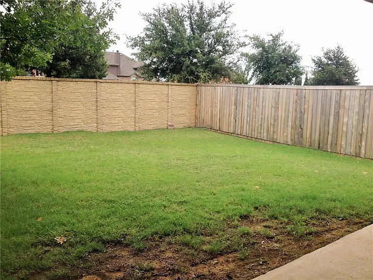 625 Rothschild Ln — Photo 7