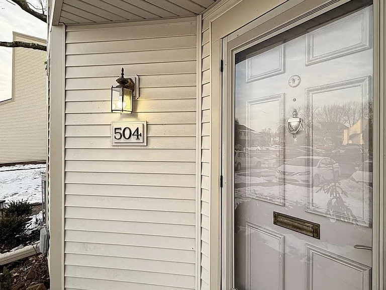 504 Heritage Dr — Photo 2