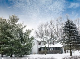 1612 Gray Owl Ct, Oregon, WI 53575
