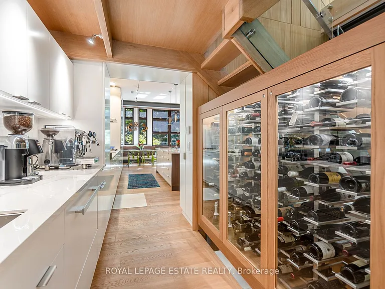 11 Pine Cres — Photo 19