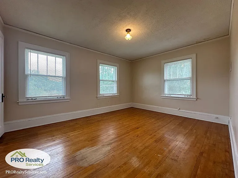 954 Ivy Ave E — Photo 14