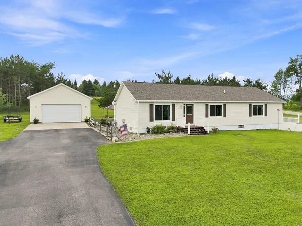 2020 Lakeview Ln, Alanson, MI 49706
