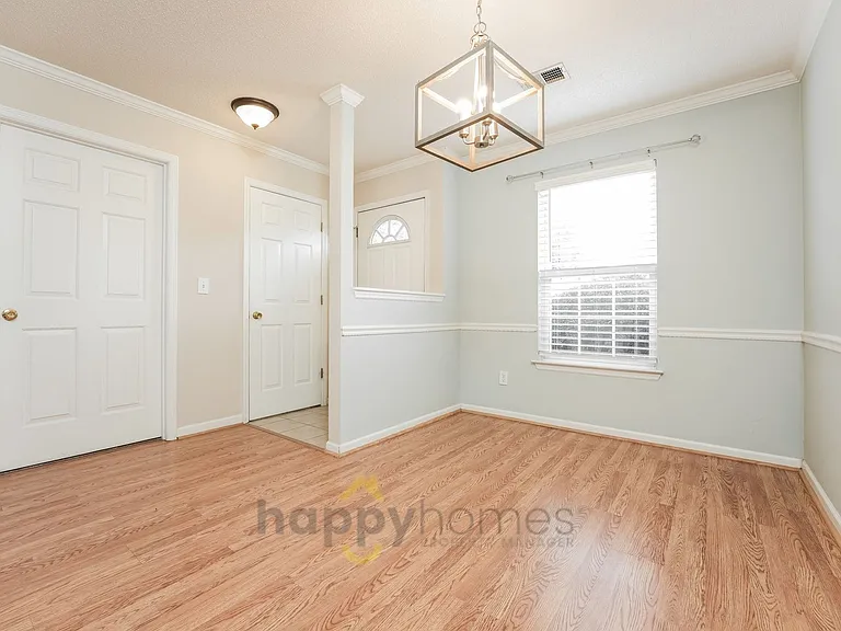 1627 Dexter Ln — Photo 4
