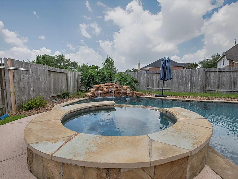 2110 Stonehollow Ct — Photo 29