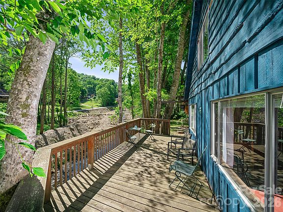 4th image of 137 Mountain Farm Rd