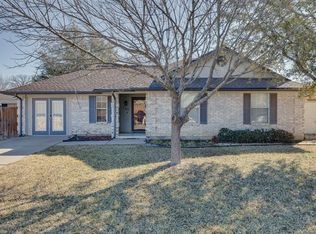 525 Heather Ln, Keene, TX 76059