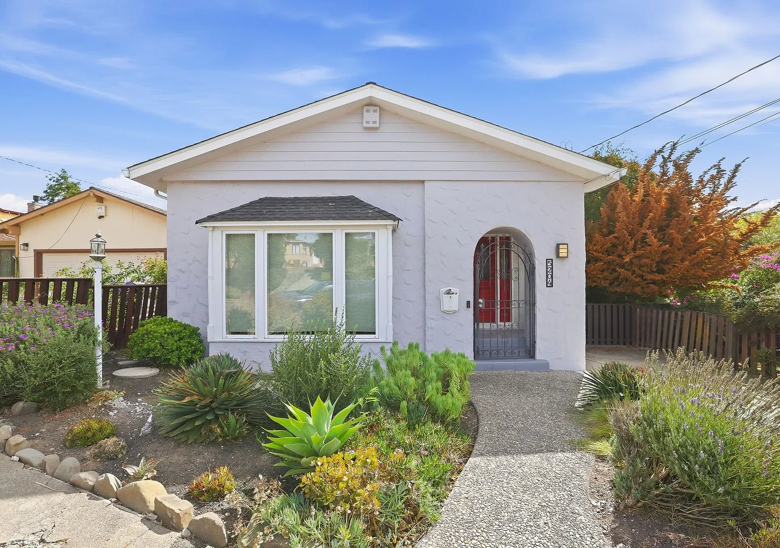 3 Bedroom Home Available In Richmond View! — Photo 1