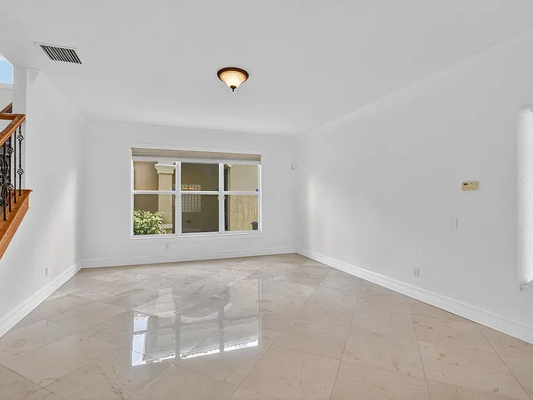 8326 Emerald Winds Cir — Photo 5