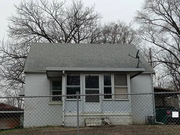 1425 N Market St, West Peoria, IL 61604