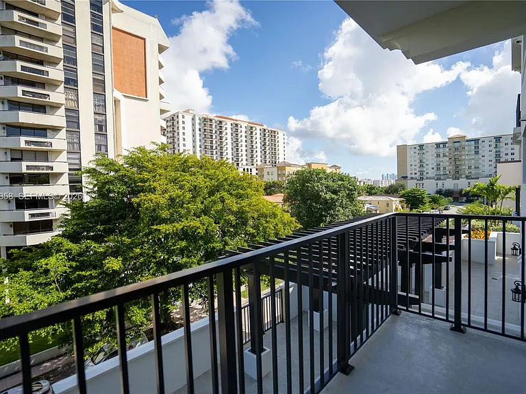1091 Galiano St #404 — Photo 3