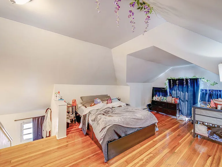 2405 Summit St — Photo 41