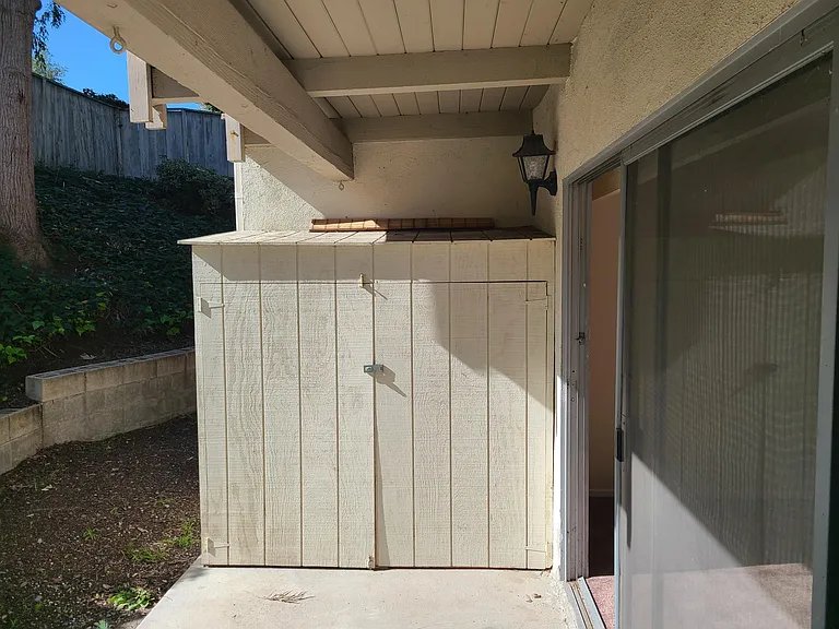 23732 Hillhurst Dr #27 — Photo 12
