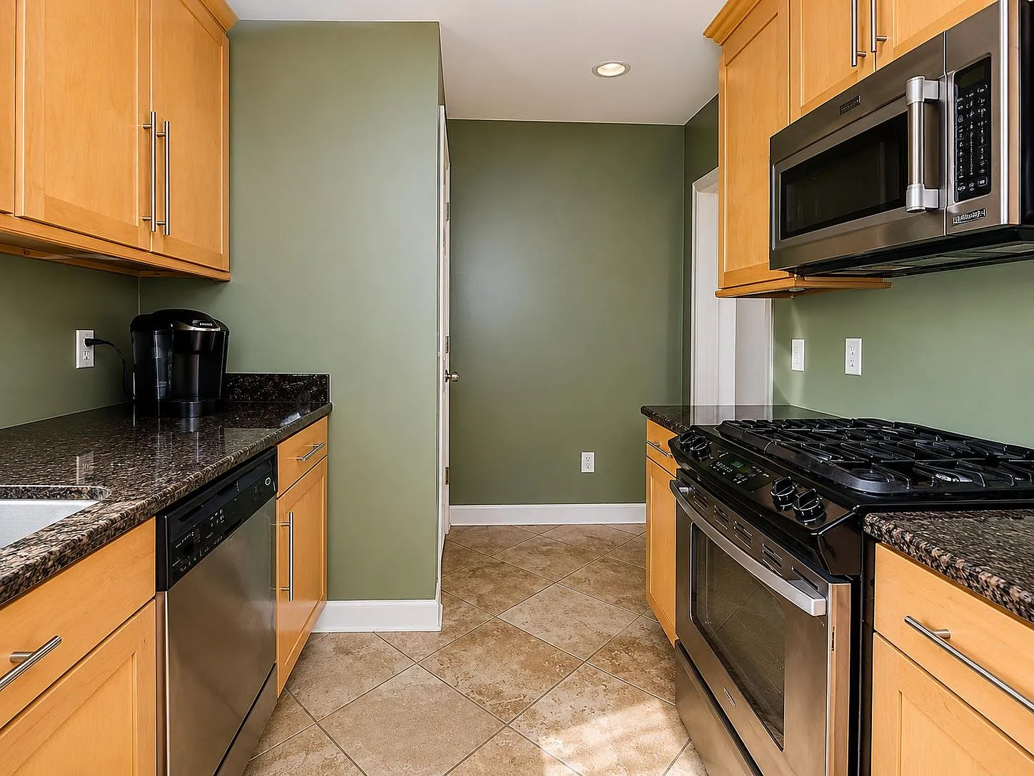 3 bed, 1.0 bath, 1091 sqft, $1,550 — Photo 3