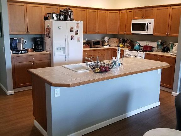 Kitchen (looking from Family Room)