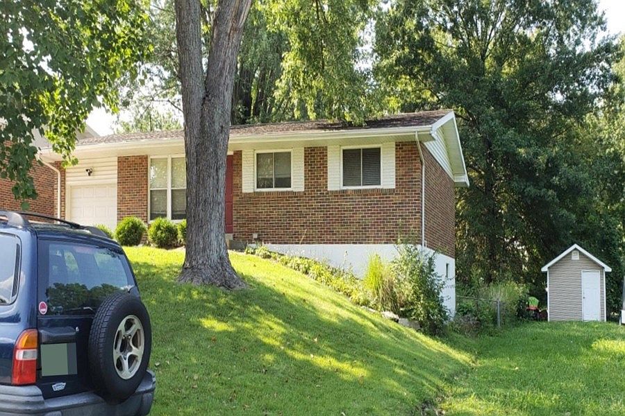 2nd image of 3411 Laura Ln