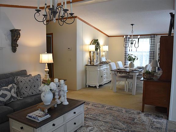 3rd image of 40 Dogwood Dr